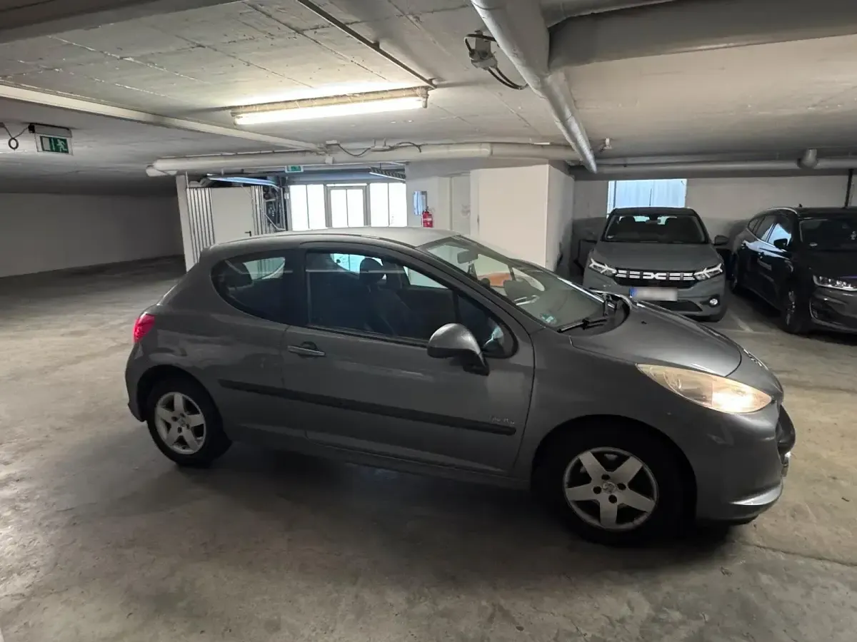 Gebraucht Peugeot 207 Urban Move 95 PS (69 kW) 2009 Grau Limousine