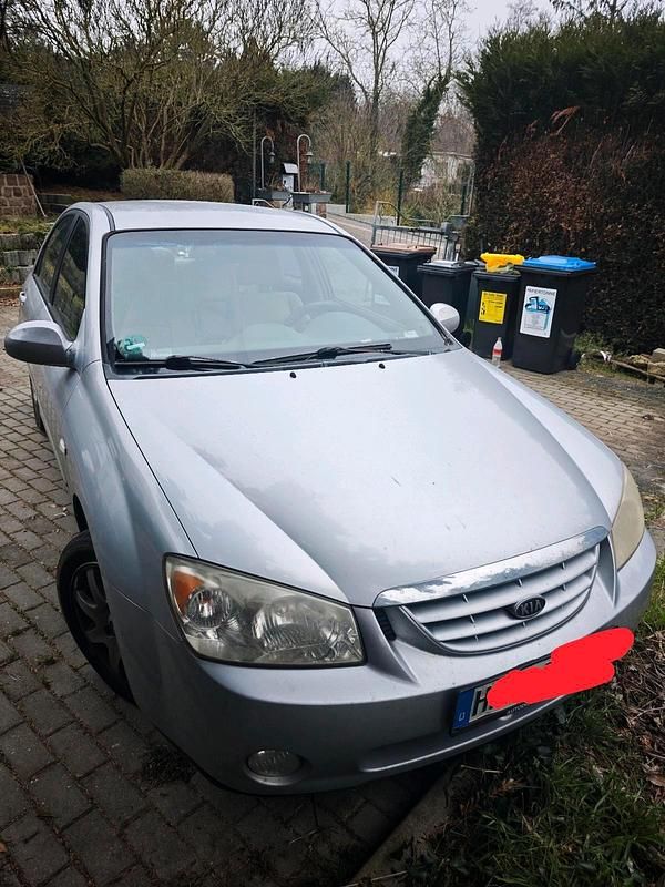 Silber Gebraucht 2005 Kia Cerato Limousine | 800 € (Fairer Preis) - Bild 1/4