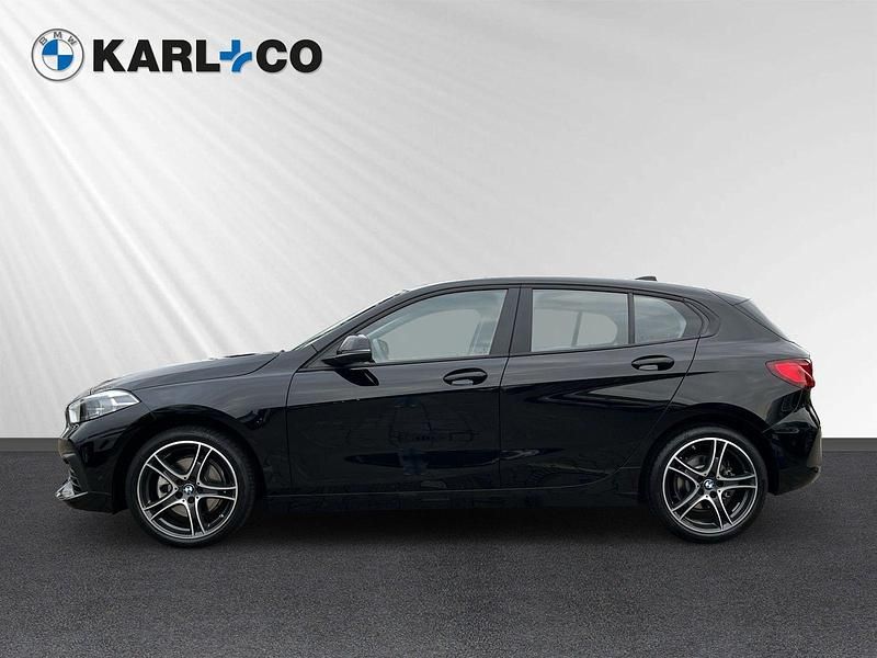 Schwarz Gebraucht 2021 BMW 118 Advantage Kleinwagen | 19.988 € (Fairer Preis) - Bild 1/4