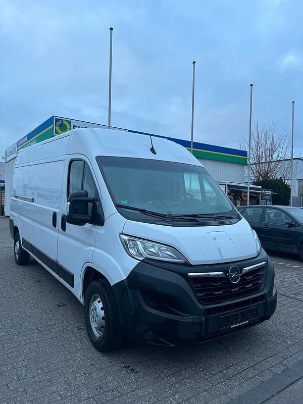 Weiß Gebraucht 2023 Opel Movano Van / Kleinbus | 9.999 € - Bild 1/4