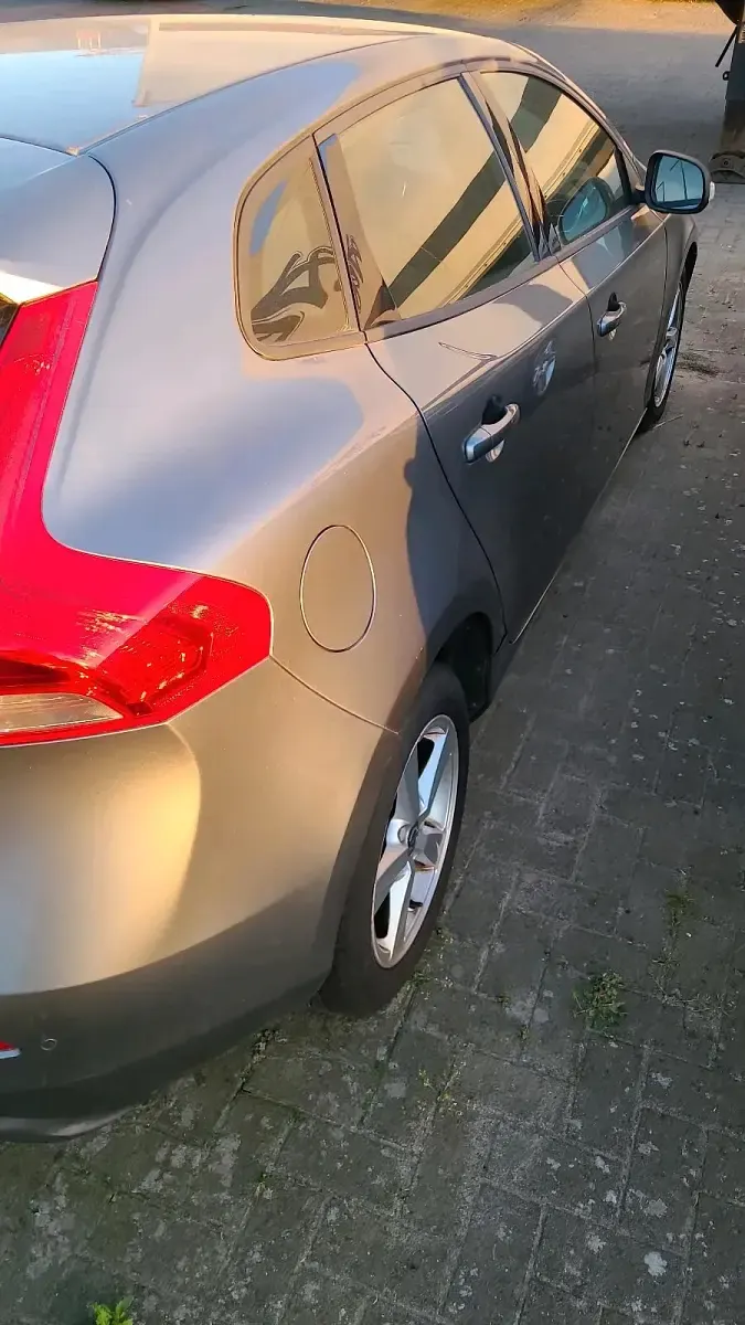 Gebraucht Volvo V40 120 PS (88 kW) 2016 Grau Kombi