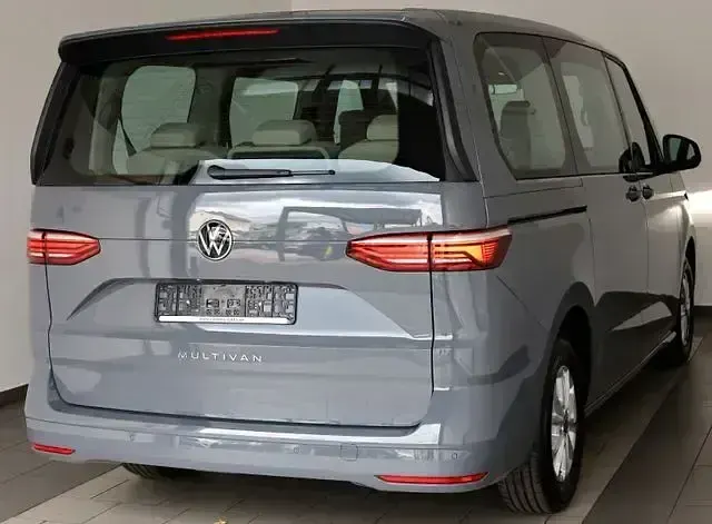 Gebraucht VW Multivan Life 150 PS (110 kW) 2024 Grau Van / Kleinbus