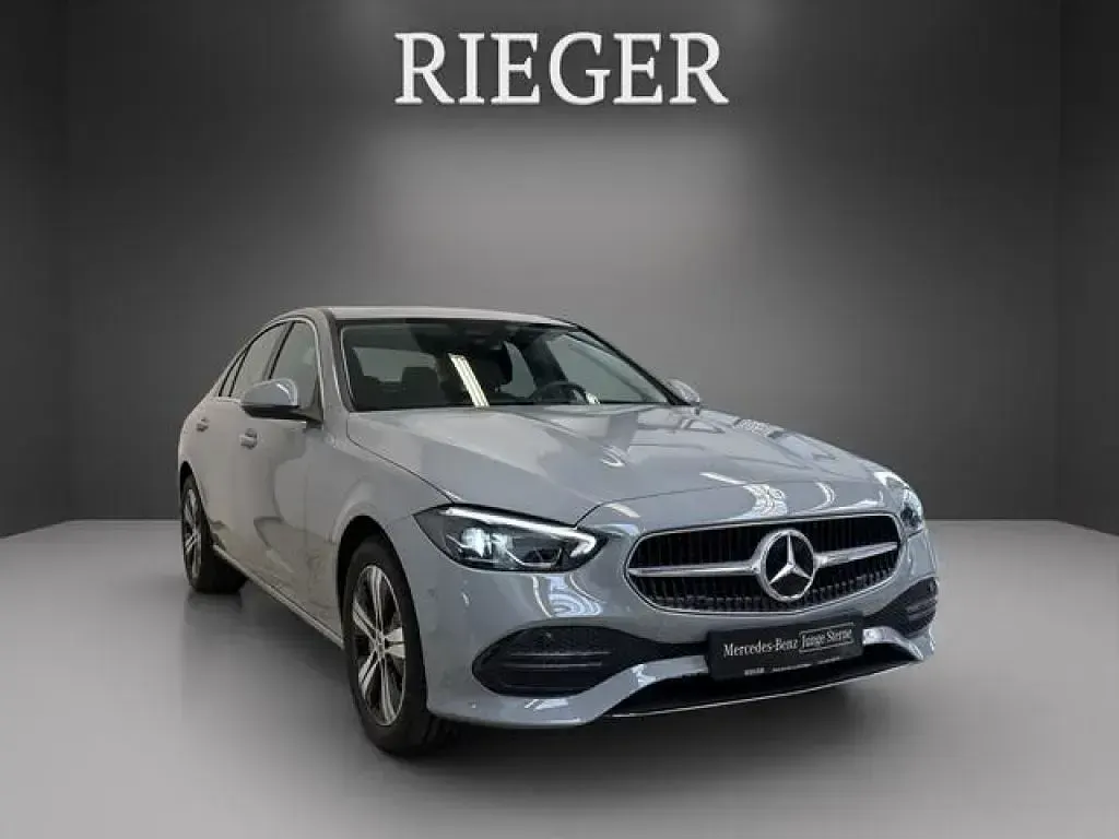Gebraucht Mercedes E400 252 PS (185 kW) 2024 Manufaktur lack manufaktur alpingrau uni Limousine