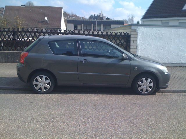 Grau metallic Gebraucht 2004 Toyota Corolla Sol Limousine | 5.300 € (Teuer) - Bild 1/4