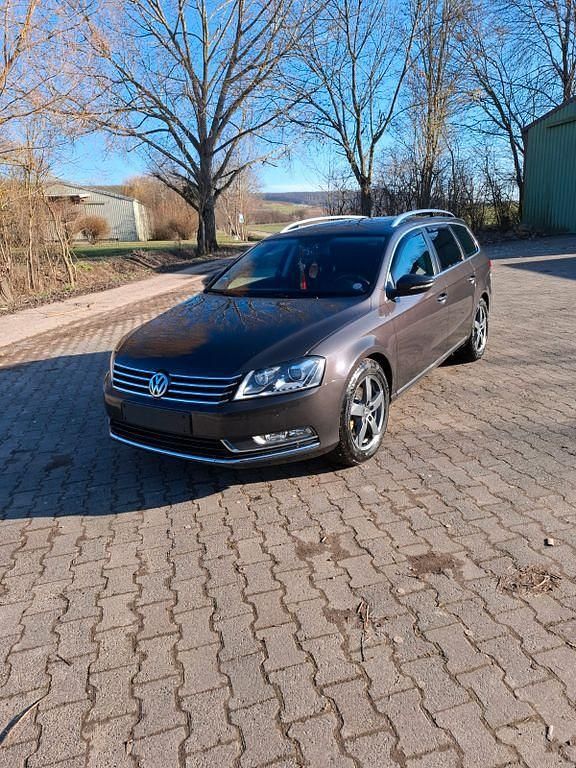 Braun Gebraucht 2011 VW Passat Comfortline Limousine | 6.800 € (Fairer Preis) - Bild 1/4