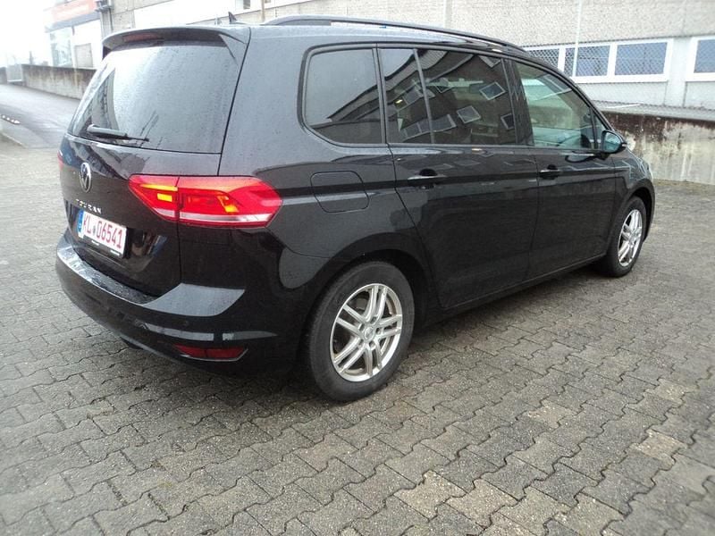 Schwarz Gebraucht 2022 VW Touran Van / Kleinbus | 15.470 € (Superpreis) - Bild 1/4
