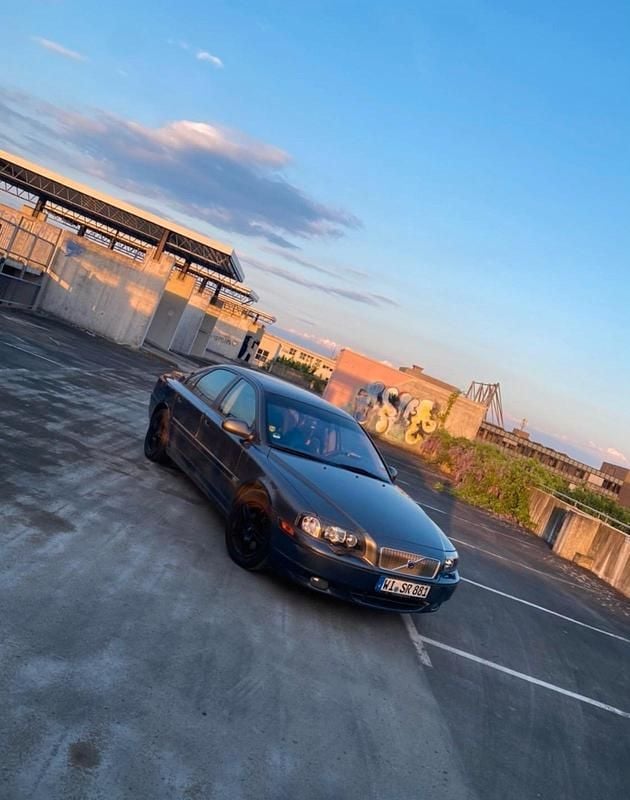 Grau Gebraucht 2002 Volvo S80 Executive Limousine | 2.950 € (Guter Preis) - Bild 1/3