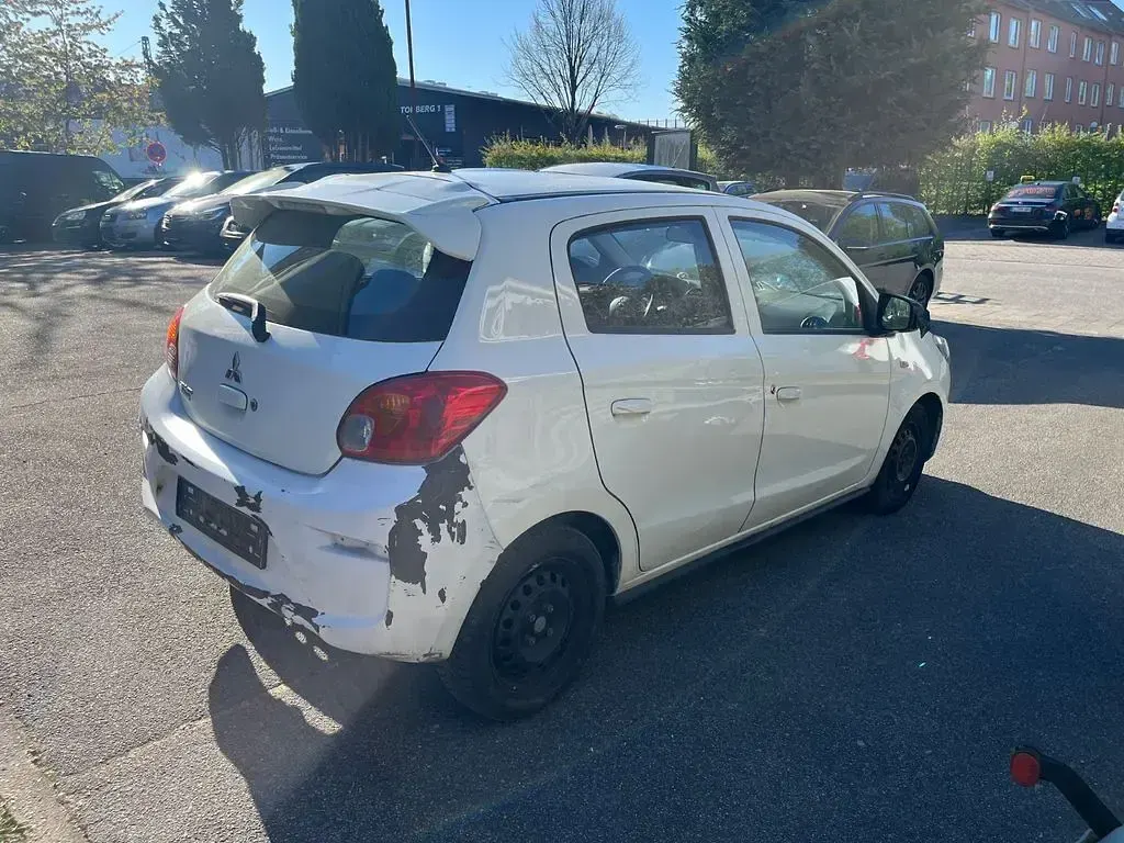 Gebraucht Mitsubishi Space Star Basis 71 PS (52 kW) 2021 Weiß Kleinwagen