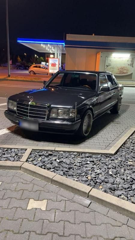 Grau Gebraucht 1987 Mercedes 260 Kombi | 11.350 € - Bild 1/4