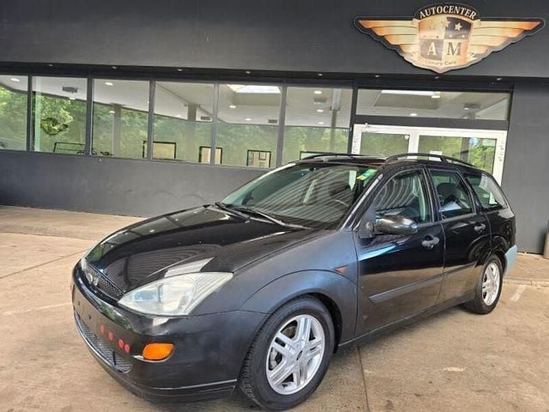 Andere Gebraucht 2001 Ford Focus Ghia Limousine | 700 € (Guter Preis) - Bild 1/4
