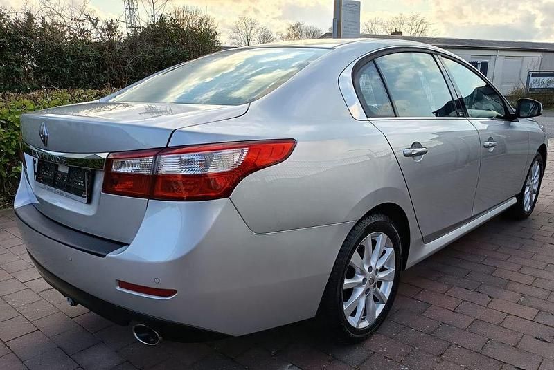 Second-hand Renault Latitude 140 CP (102 kW) 2011 Argintiu Berlinǎ