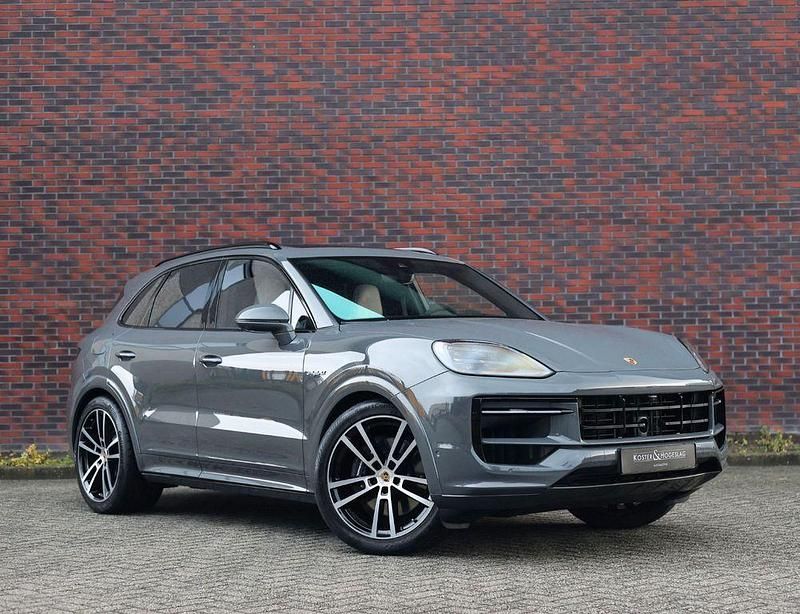 Gebraucht Porsche Cayenne 470 PS (345 kW) 2025 Grau SUV