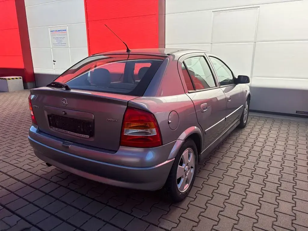 Usata Opel Astra 101 CV (74 kW) 2003 Argento Berlina