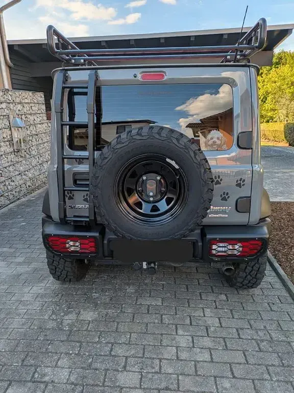 Gebraucht Suzuki Jimny 101 PS (74 kW) 2022 Grau SUV