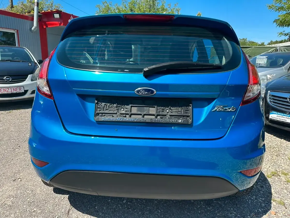 Gebraucht Ford Fiesta 82 PS (60 kW) 2013 Blau Limousine