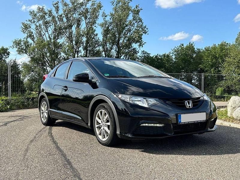 Schwarz Gebraucht 2012 Honda Civic Limousine | 9.600 € (Etwas zu teuer) - Bild 1/4