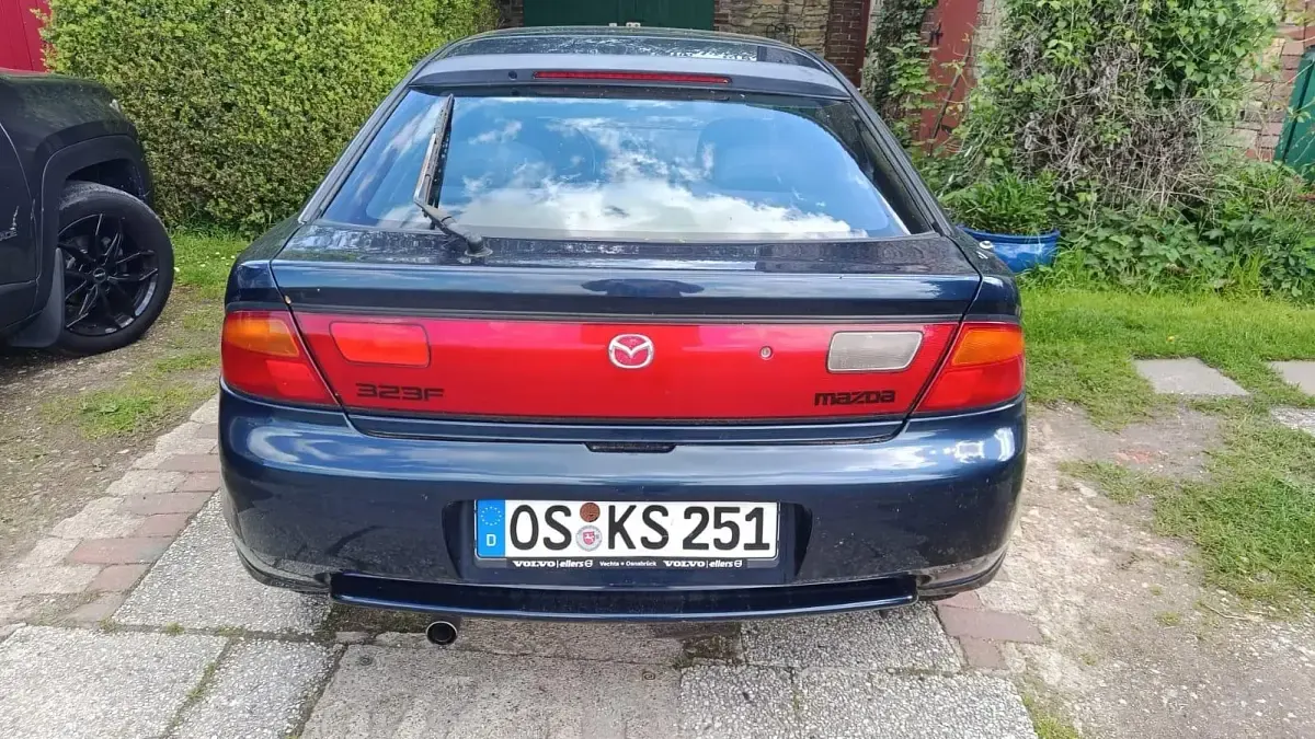 Gebraucht Mazda 323F 88 PS (64 kW) 1998 Blau Kleinwagen