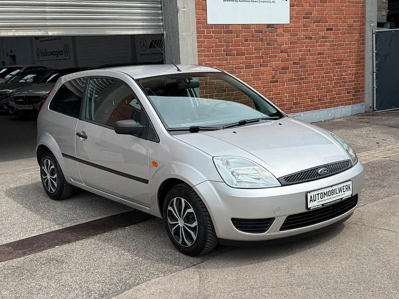 Gebraucht Ford Fiesta Trend 60 PS (44 kW) 2005 Silber Kleinwagen