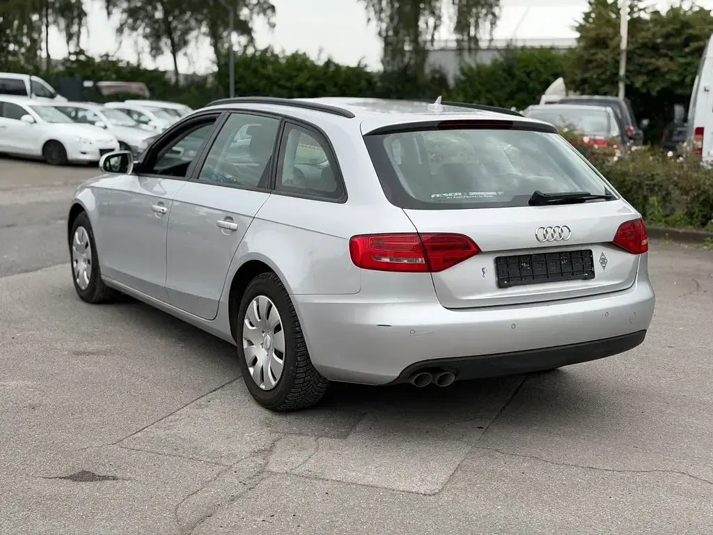 Gebraucht Audi A4 Attraction 120 PS (88 kW) 2011 Silber Kombi