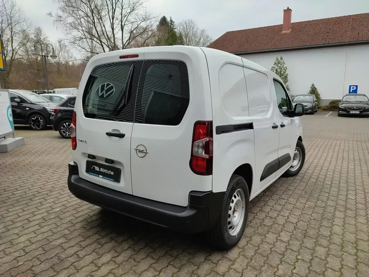 Gebraucht Opel Combo-e Life Basis 100 kW (136 PS) 2024 Weiss icy Limousine