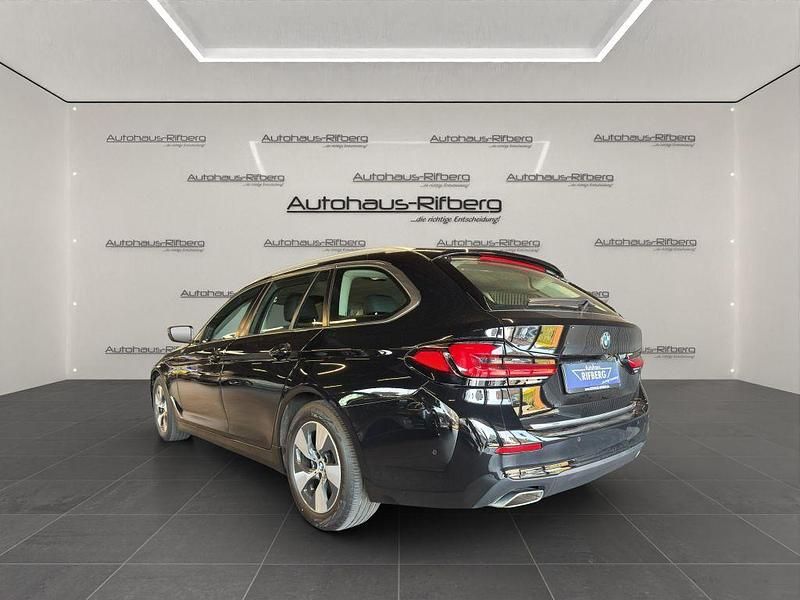 Gebraucht BMW 520 Performance 190 PS (139 kW) 2023 Schwarz Kombi