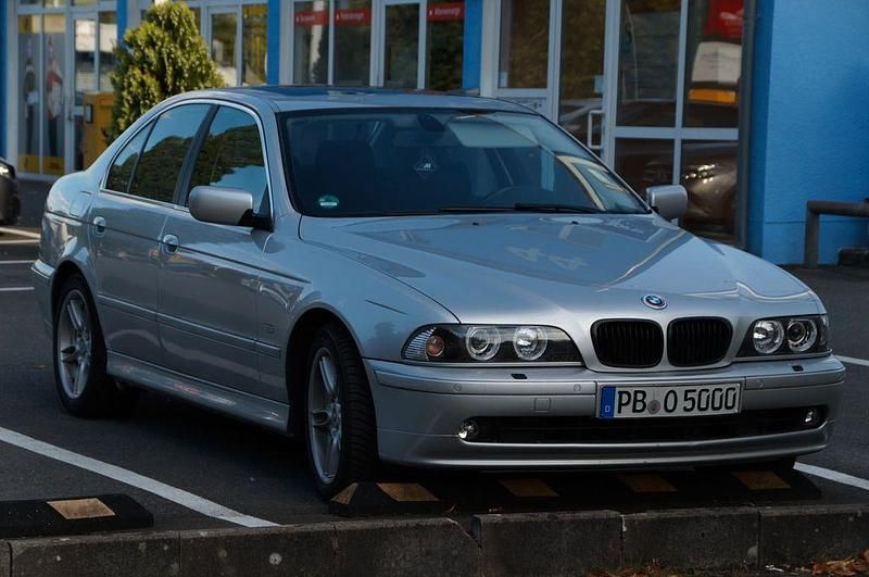 Silber Gebraucht 2001 BMW 520 Limousine | 7.000 € - Bild 1/4