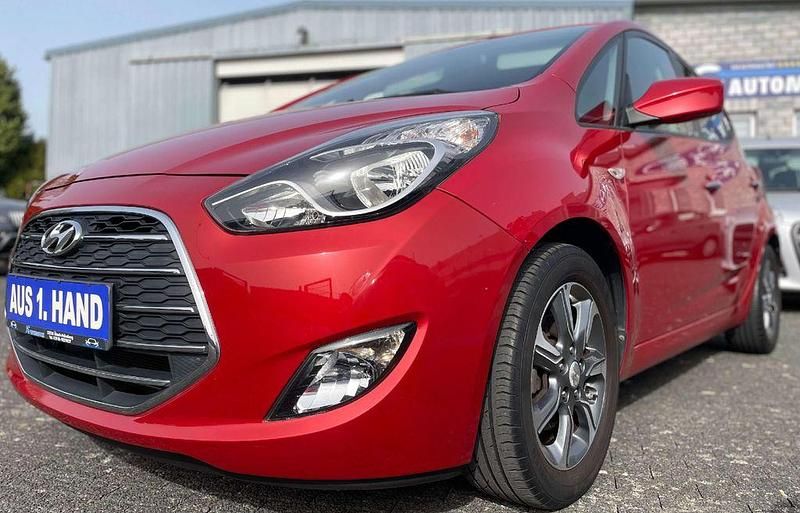 Gebraucht Hyundai ix20 125 PS (91 kW) 2016 Ultimate red / mic Kleinwagen