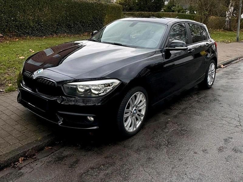 Schwarz Gebraucht 2016 BMW 118 Sport Line Kleinwagen | 7.990 € (Superpreis) - Bild 1/4