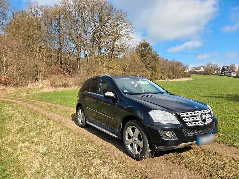 Gebraucht Mercedes ML350 258 PS (189 kW) 2010 Schwarz SUV