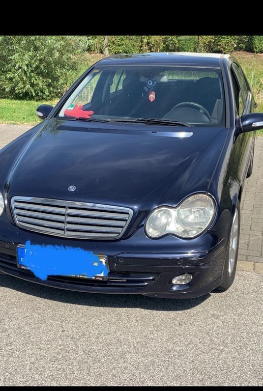 Blau Gebraucht 2004 Mercedes C180 Elegance Limousine | 1.299 € (Superpreis) - Bild 1/4