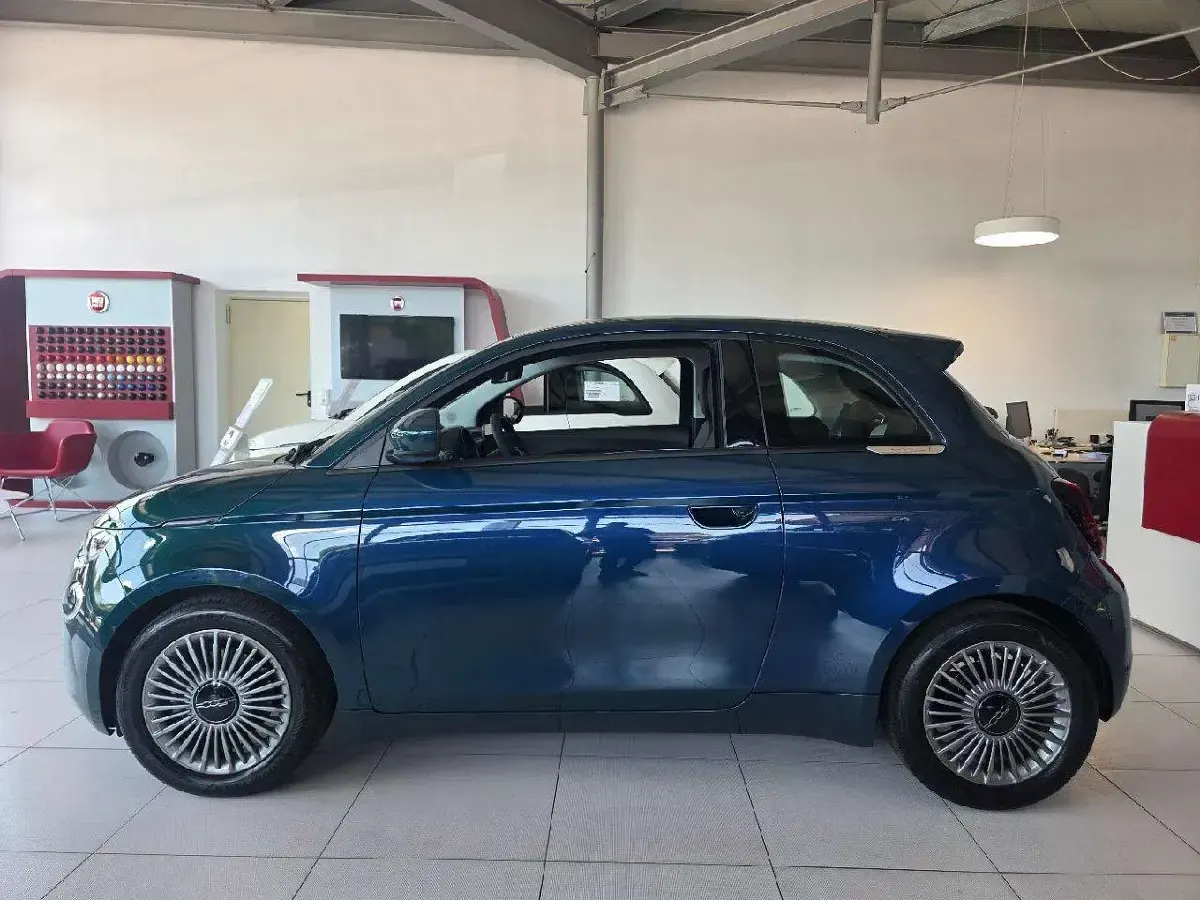 Neu Fiat 500 65 PS (47 kW) 2026 Ozean grün effektlack Limousine