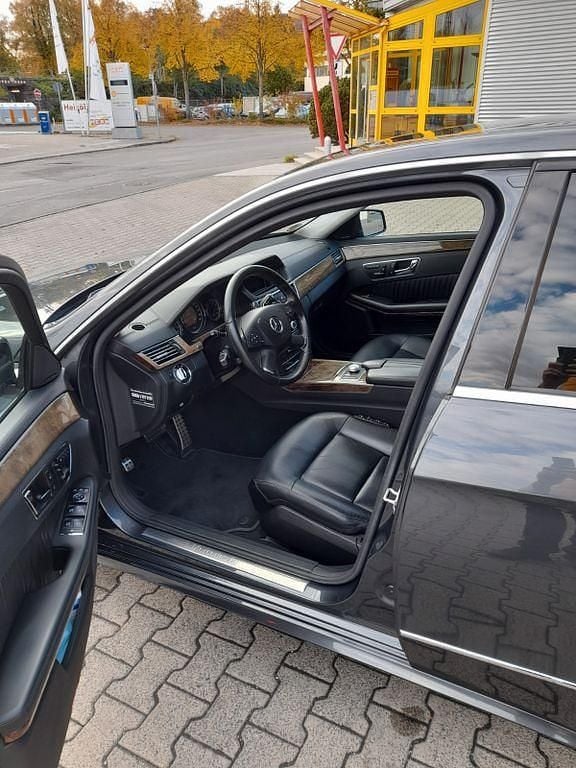 Gebraucht Mercedes E500 387 PS (284 kW) 2010 Grau Limousine
