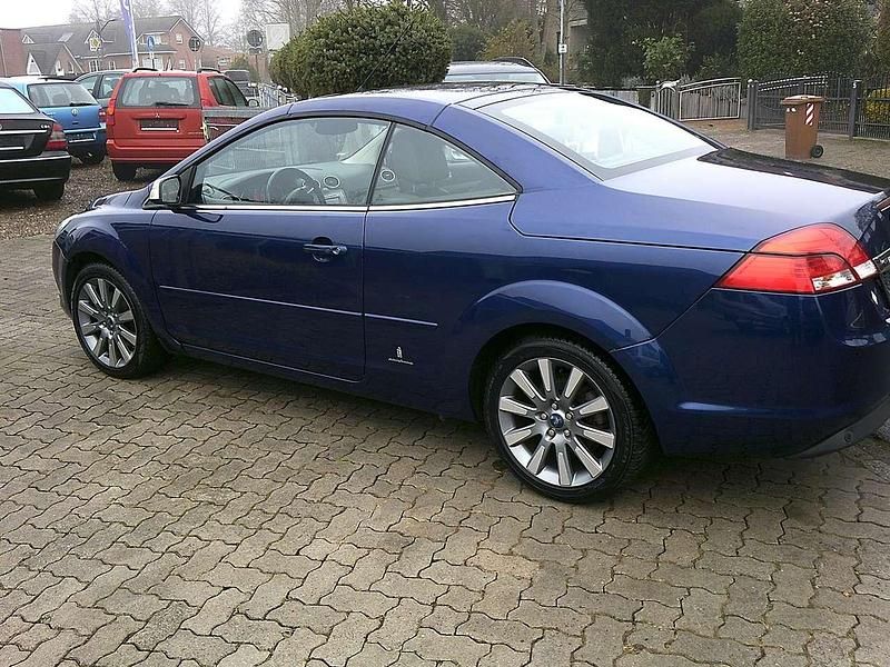 Gebraucht Ford Focus Cabriolet Titanium 145 PS (106 kW) 2008 Cataniablau met. Cabrio
