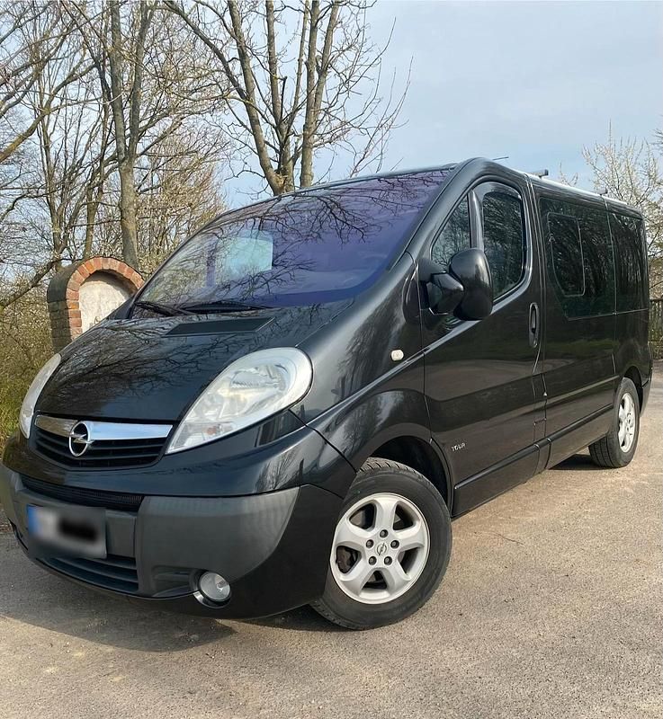 Gebraucht Opel Vivaro 145 PS (106 kW) 2011 Schwarz Van / Kleinbus