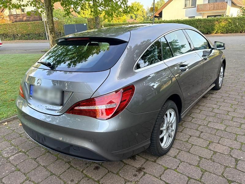 Gebraucht Mercedes CLA200 136 PS (100 kW) 2018 Grau Kombi