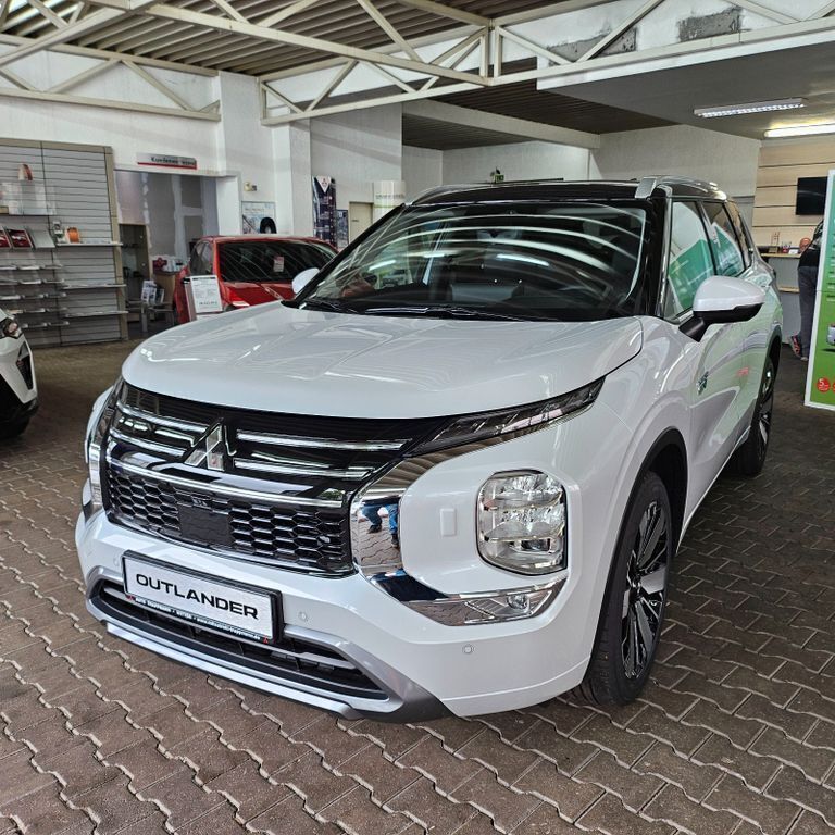 Weiß Neu 2025 Mitsubishi Outlander P-HEV SUV | 57.540 € (Teuer) - Bild 1/4