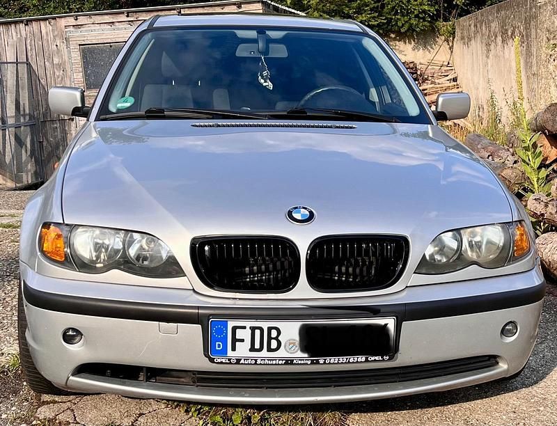 Silber Gebraucht 2004 BMW 318 Limousine | 2.800 € (Fairer Preis) - Bild 1/4