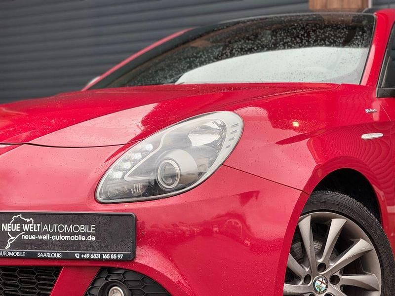 Gebraucht Alfa Romeo Giulietta Veloce 105 PS (77 kW) 2013 Rot Limousine