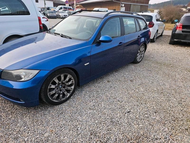 Gebraucht BMW 320 150 PS (110 kW) 2007 Blau Kombi