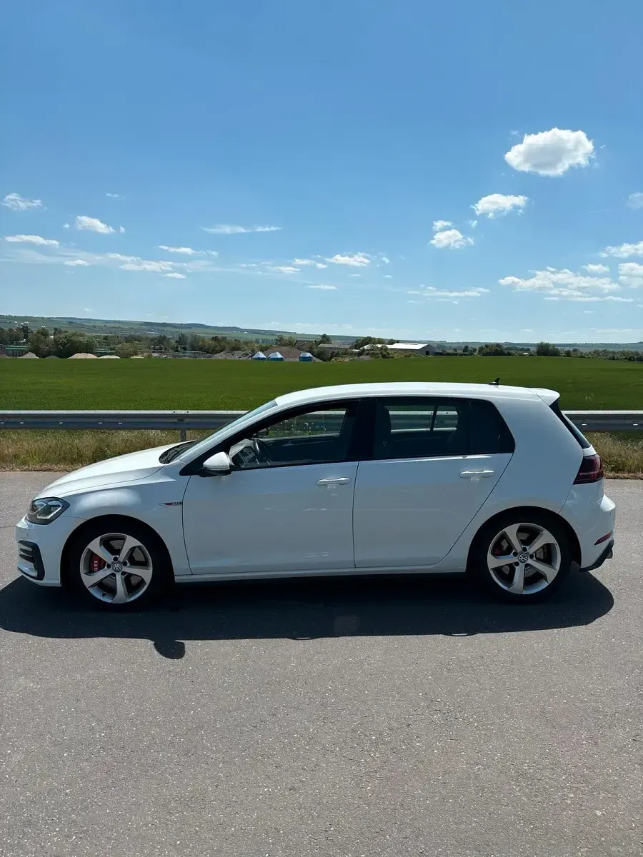 Second-hand VW Golf VII GTI 245 CP (180 kW) 2019 Alb Berlinǎ