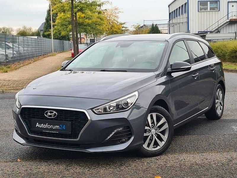 Grau Gebraucht 2019 Hyundai i30 Passion Kombi | 11.899 € (Guter Preis) - Bild 1/4