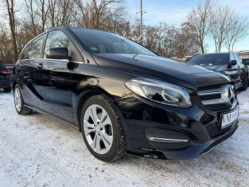 Gebraucht Mercedes B180 122 PS (89 kW) 2016 Schwarz Van / Kleinbus