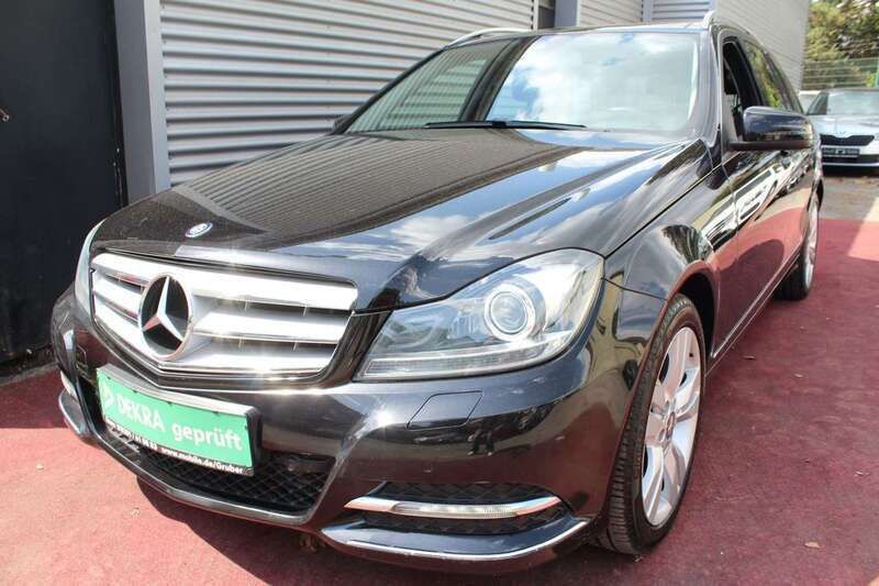 Obsidianschwarz metalliclack (metallic) Gebraucht 2014 Mercedes C200 Avantgarde Kombi | 15.979 € (Fairer Preis) - Bild 1/4