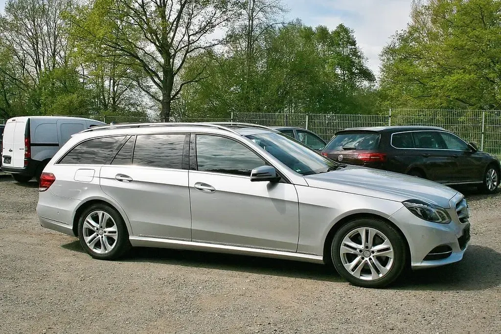 Gebraucht Mercedes E350 258 PS (189 kW) 2015 Silber Limousine