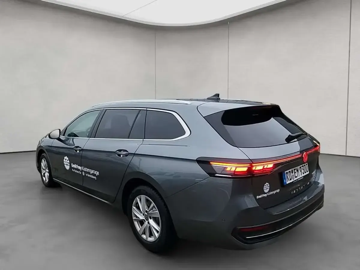 Gebraucht VW Passat Business 150 PS (110 kW) 2025 Grau Kombi