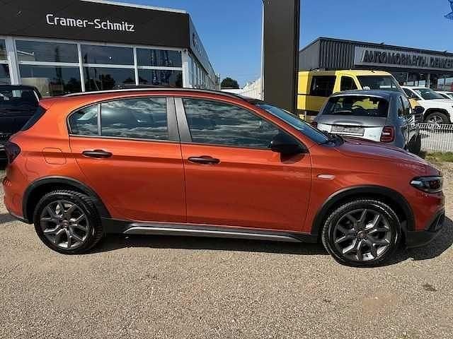 Gebraucht Fiat Tipo Cross 101 PS (74 kW) 2021 Flame orange Limousine