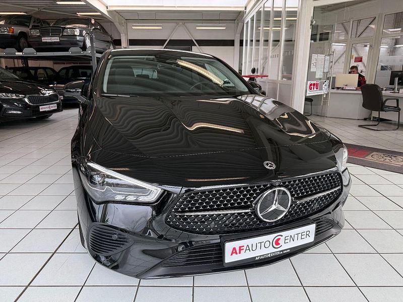 Gebraucht Mercedes CLA220 Night 190 PS (139 kW) 2025 Schwarz Limousine