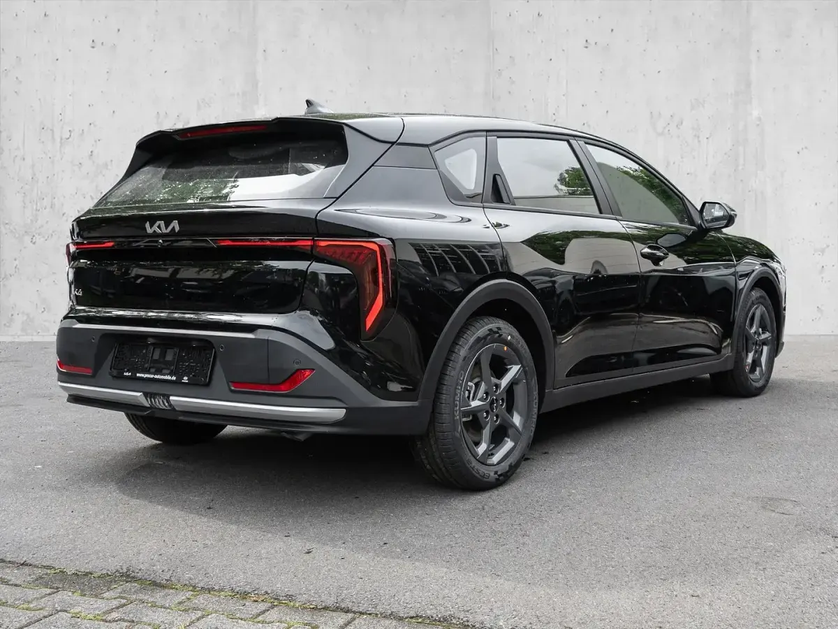 Neu Kia K4 Comfort 150 PS (110 kW) 2026 Schwarz Limousine