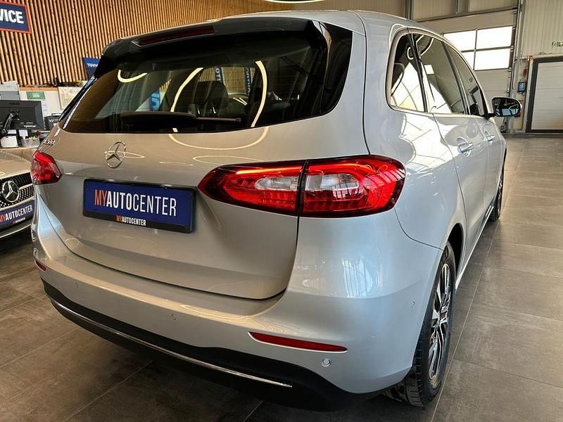 Gebraucht Mercedes B200 163 PS (119 kW) 2021 Silber Kleinwagen