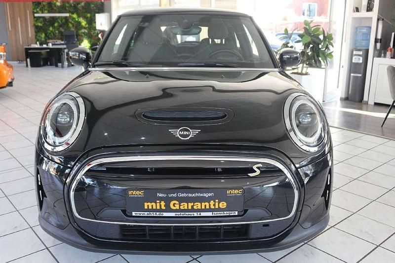 Gebraucht Mini Cooper S 135 kW (184 PS) 2022 Midnight black metallic Kleinwagen